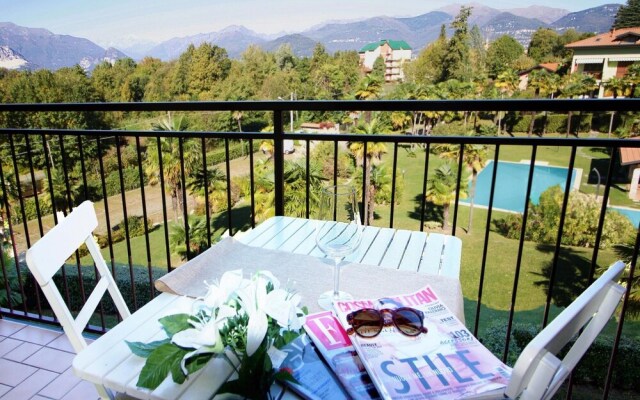 Amazing Gaia Le Palme Pool Lake View