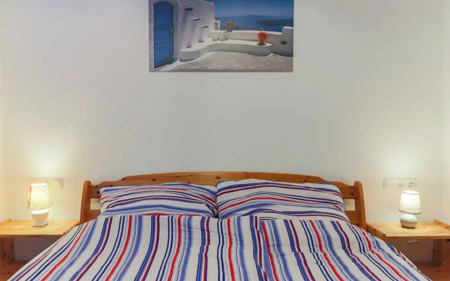 Central Apartment With Balcony, Terrace, Garden, Deckchairs