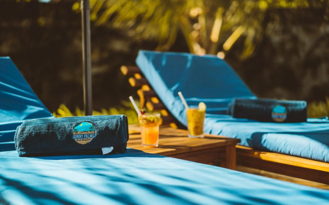 Sunny Palms Beach Bungalows