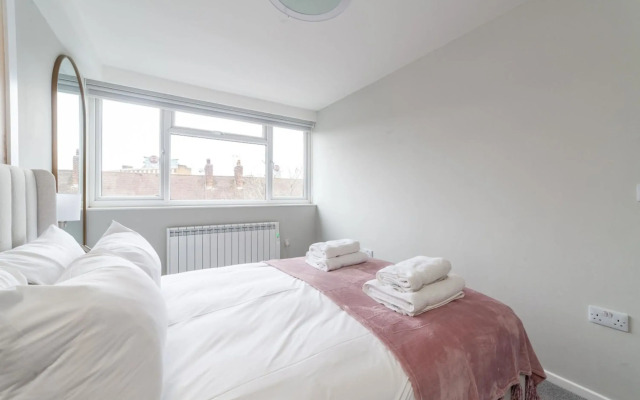 Excellent 3-bed Flat In Elephant & Castle