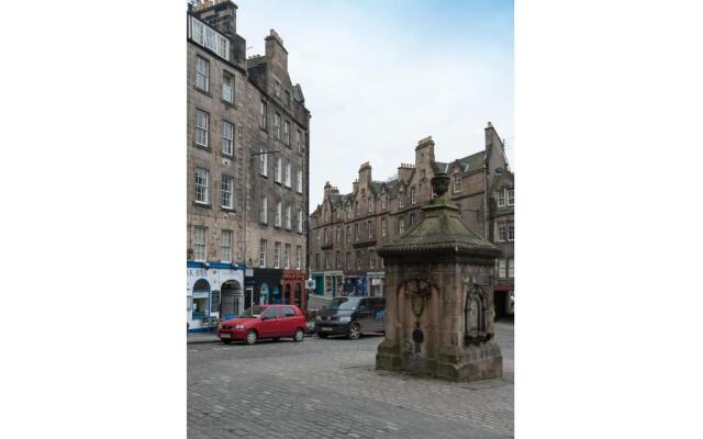 Edmonstone Suite Old Town