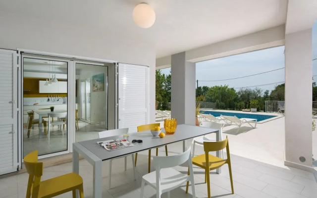 Peaceful Villa in Stanisovi With sea View