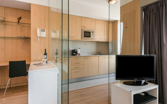 Dragon Stadium Studio w Balcony by LovelyStay