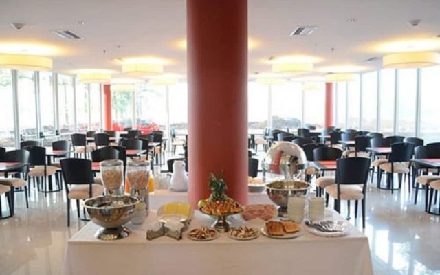 Howard Johnson Resort Spa and Convention Center Lujan