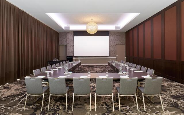 Holiday Inn Warwick Farm by IHG