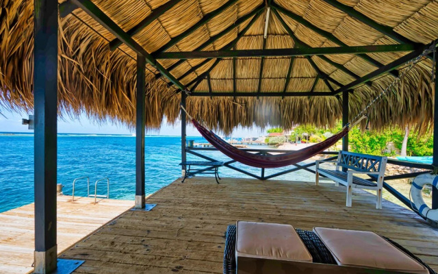 Private Beach Ocean Front Boat Dock Tiki Bar
