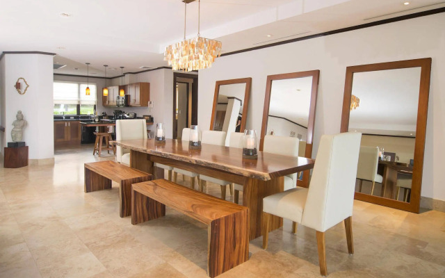 Papagayo Luxury