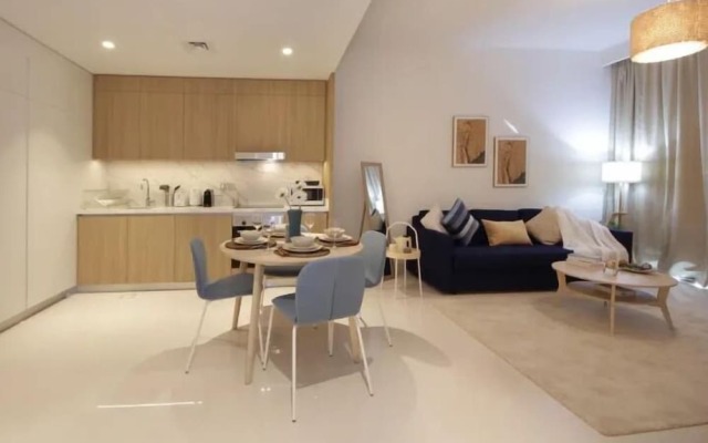 Luxury StayCation - Beachfront Apartment With Fantastic Palm Views