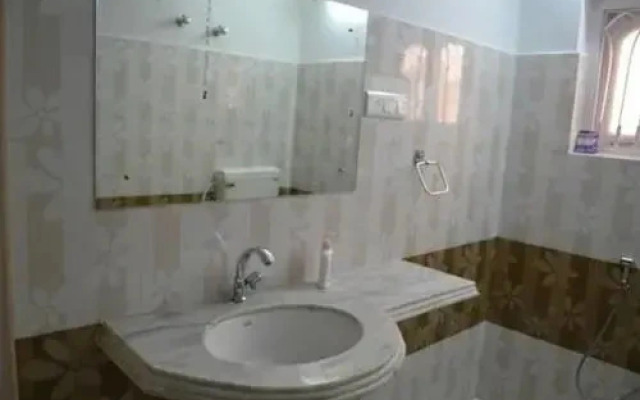 Aryan Guest House by OYO Rooms