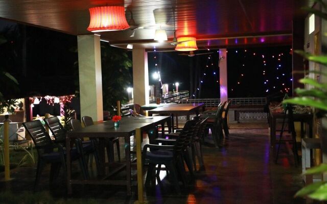 Phoenix Island Resort