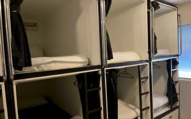 Oyo 91036 J Capsule Hotel Jalan Bukit