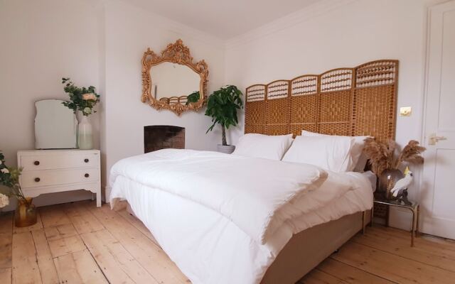 Elegant 5 Bed 4 Bath Vogue House Parisian Style Home