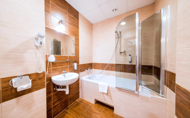 Lothus Hotel