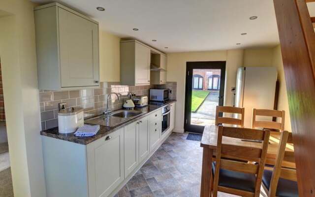 Quaint Holiday Home in South Wales With Sunny Gardens