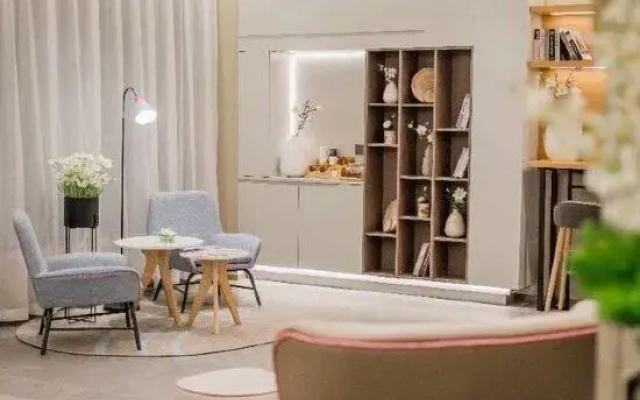 Homeinn · neo (Shanghai Chongming Bayi Road Pedestrian Street)
