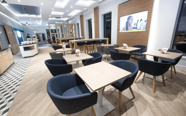 Holiday Inn Express Fleet by IHG