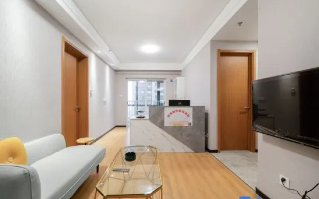 Shangyuan Boutique Stay Movie Apartment (Zhongjiacun Subway Station Guiyuan Temple)