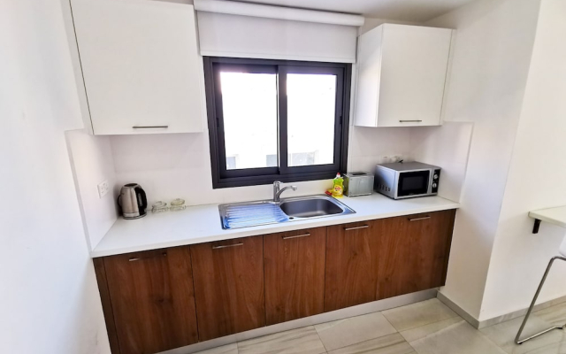 Vasilo Court Seaview City Apartment