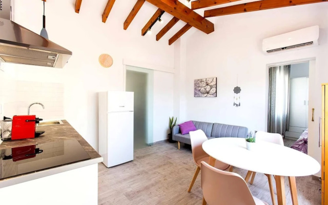 Apartment With air Conditioning, Parking and Wi-fi