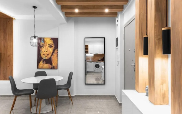 White and Wood Nilie Hospitality MGMT