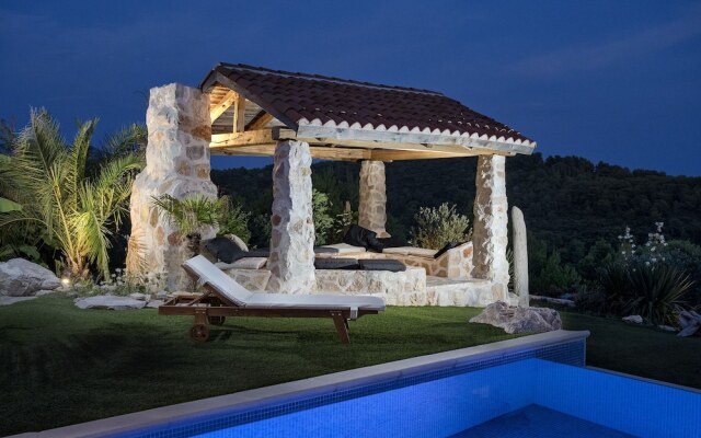 Luxury Villa Ocean Seeker with Pool