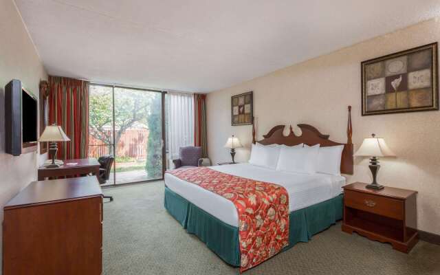 Ramada by Wyndham Triangle/Quantico