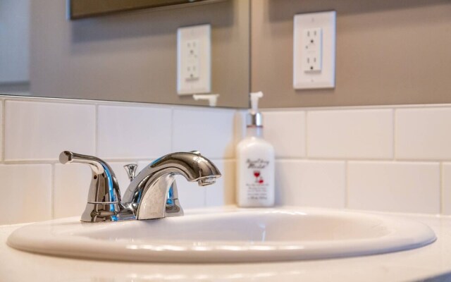 Upscale Townhome,banff,spruce Meadows ,pets