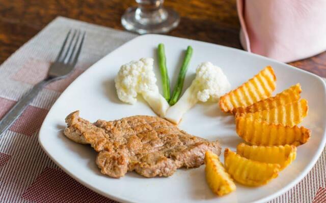 Golden Chenla Hotel and Restaurant