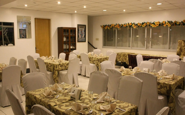 Hotel Supreme Convention Plaza