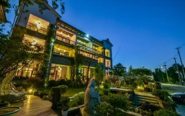 Wendao Panxiyuan Lake View Inn