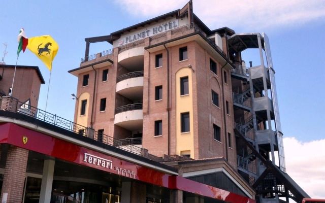 Planet Hotel