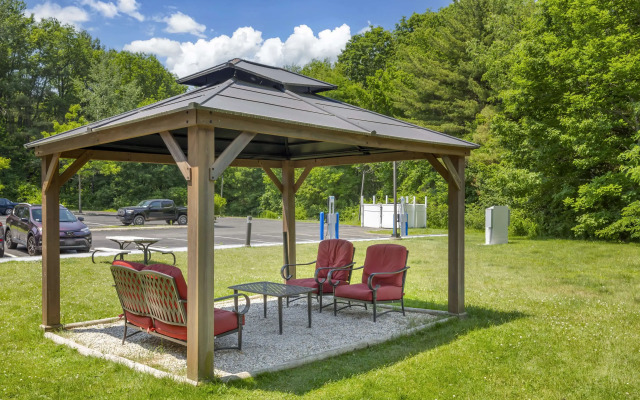 Best Western Plus Berkshire Hills Inn & Suites