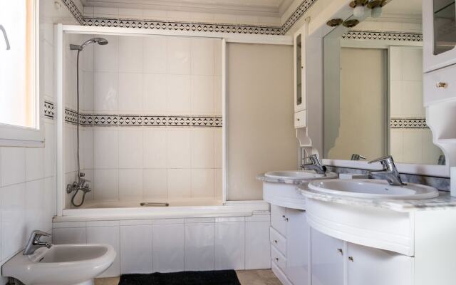 Modern Holiday Home in El Puntal With Swimming Pool