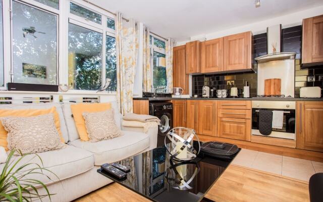 Maida Vale 1 Bedroom Apartment with a Balcony