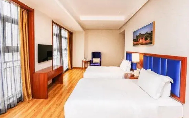 Hilary International Hotel (Zhonghuan City, Exit near Fanhua Avenue Metro Station)