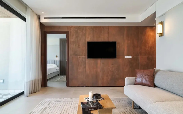 LIV Mackenzie Beach Suites