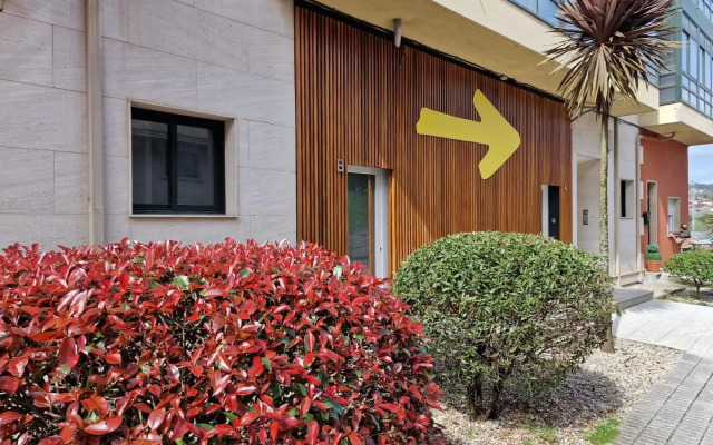 REDONDELA APARTMENTS - Bedroom, Bathroom & Kitchen