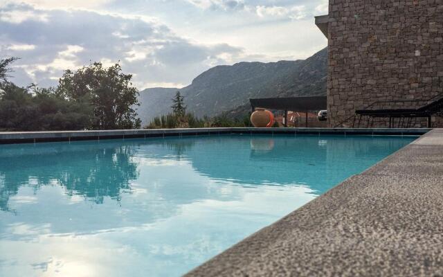 Elafivolia Arachova Suites