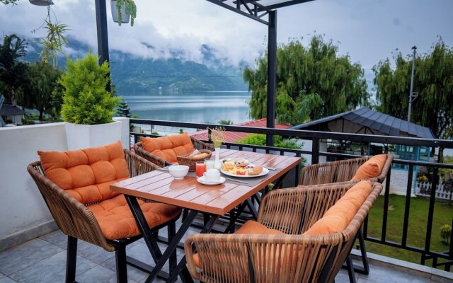 Majestic Lakefront Hotel & Suites