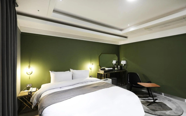El Tower Hotel
