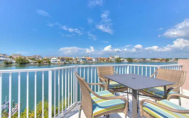 Bayway Luxury Townhome 4 Bedroom Townhouse by RedAwning