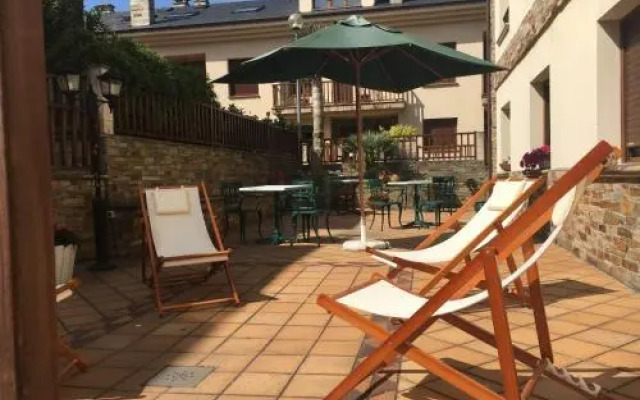 As Tapias Apartamentos Turisticos *