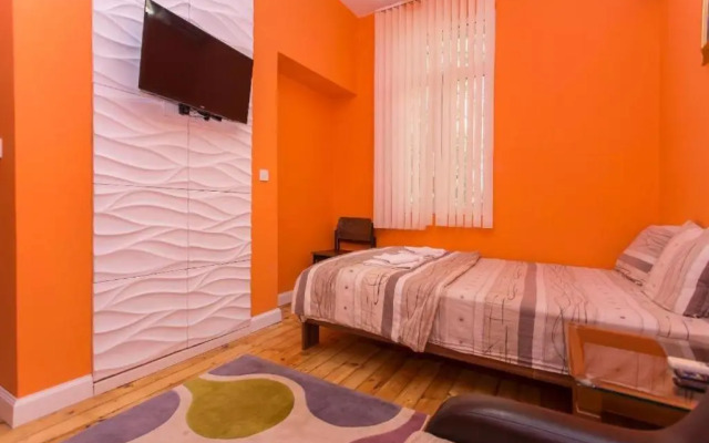 Top Center Apartment 4