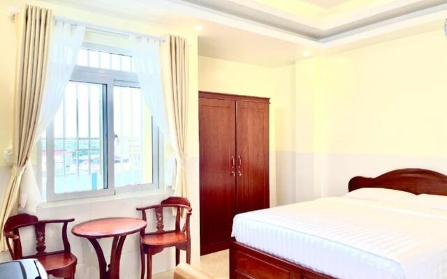 Long Hà Hotel