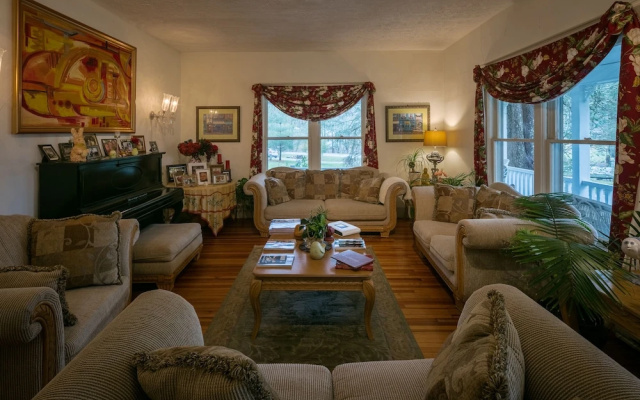 Taylor House Inn