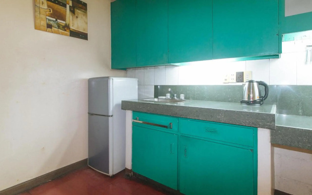 Broadway Court Apartelle