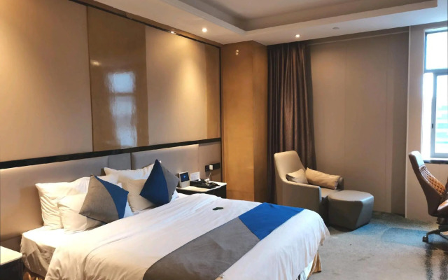 Sweet Fruit Charm International Hotel (Foshan West Station Shati Airport Store)