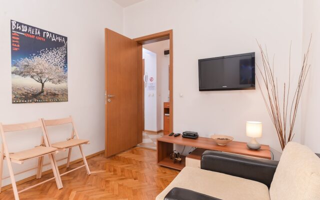 FM Deluxe 1-BDR Apartment - Artist's Place