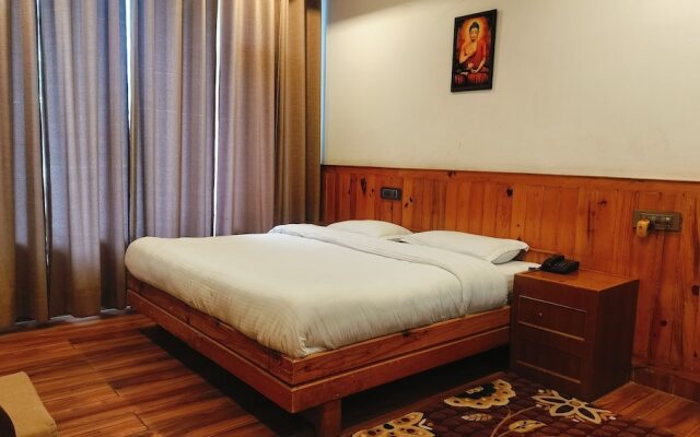 Oyo 6962 Hotel Wood Castle