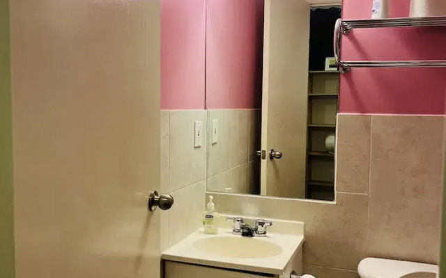 Moe's Suite Hotel
